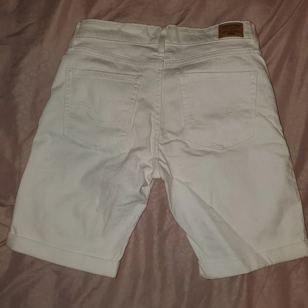 Shorts - Picture 2 of 3